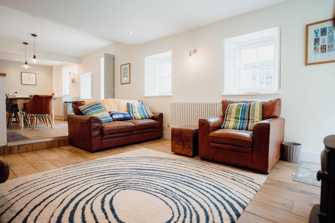 Holiday home Quaint Cosy With A Hot Tub In Centre