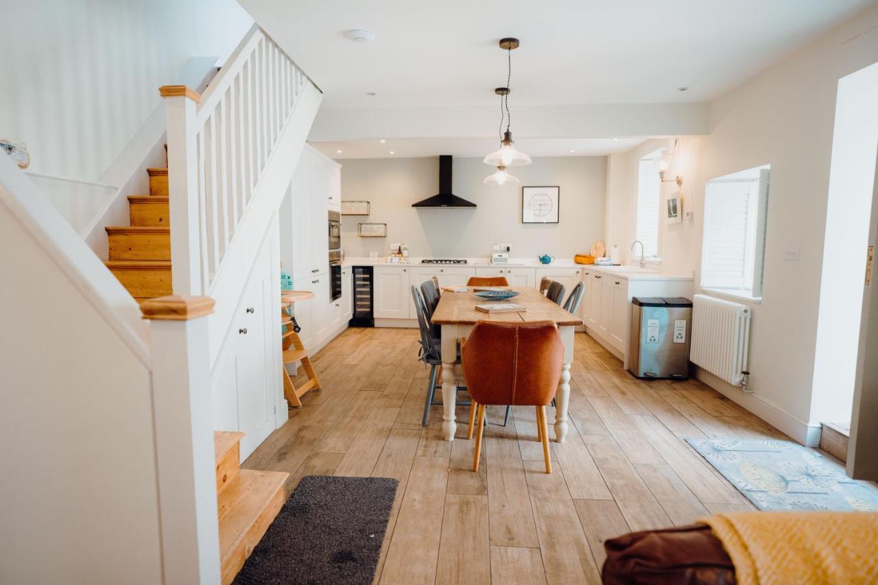 Quaint Cosy With A Hot Tub In Centre * Tenby