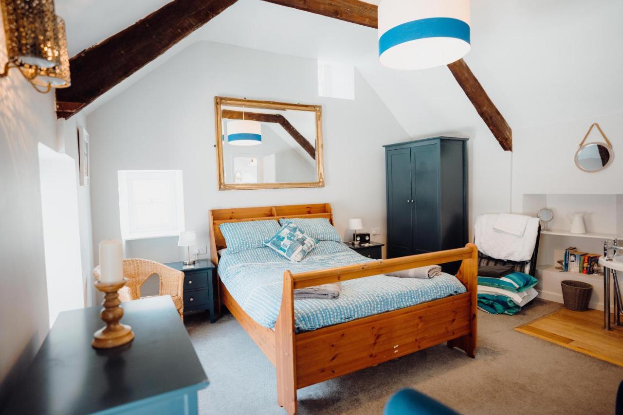 Quaint Cosy With A Hot Tub In Centre Holiday home
