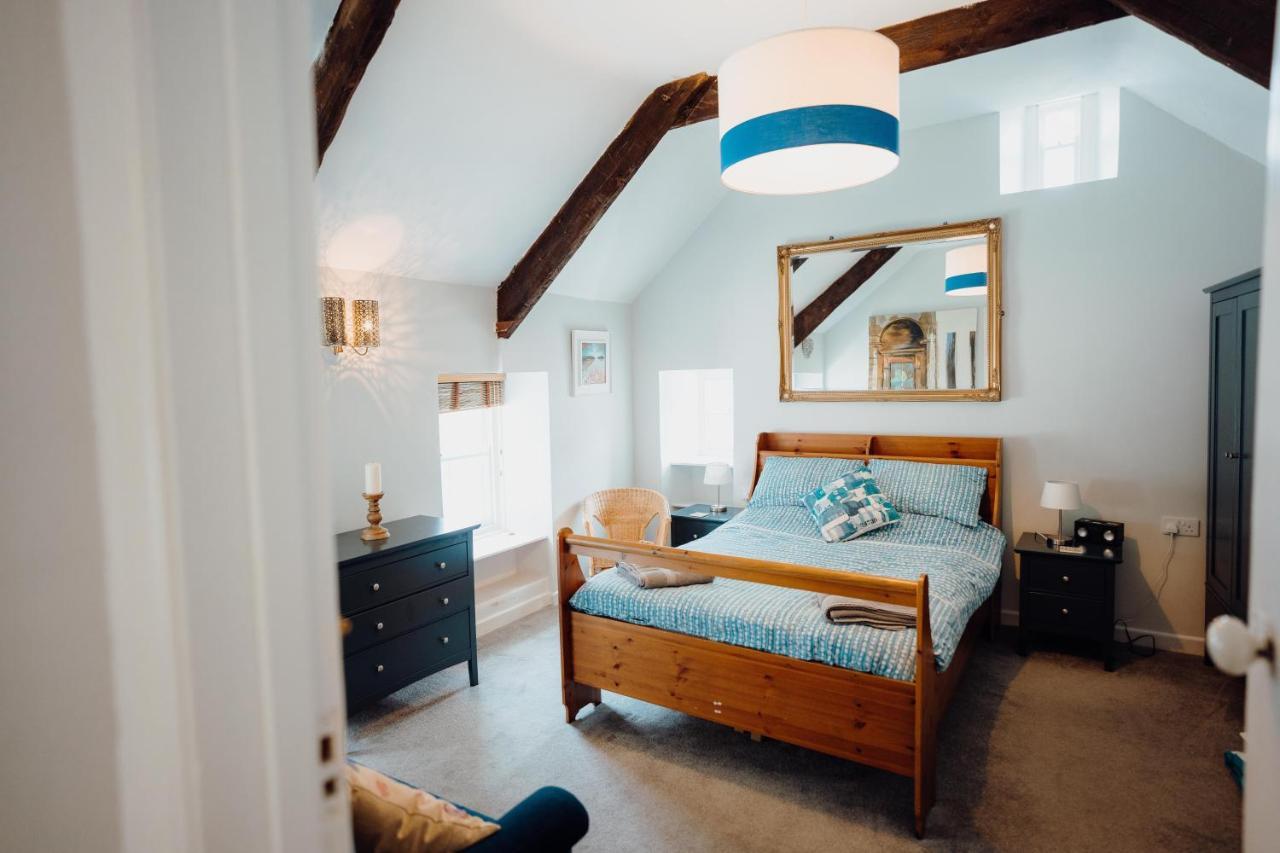 Quaint Cosy With A Hot Tub In Centre * Tenby
