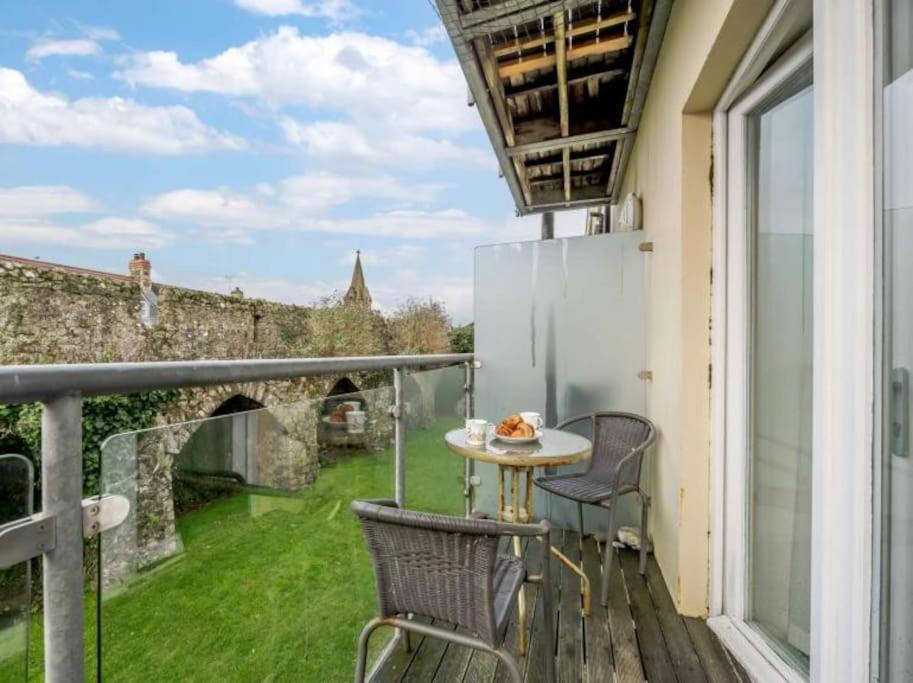 The Beautifully Flat 3 The Cobourg Sat To Sat Only In School Summer Holidays Apartment