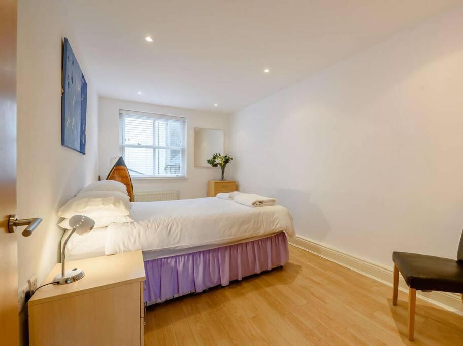 Apartment The Beautifully Flat 3 The Cobourg Sat To Sat Only In School Summer Holidays *