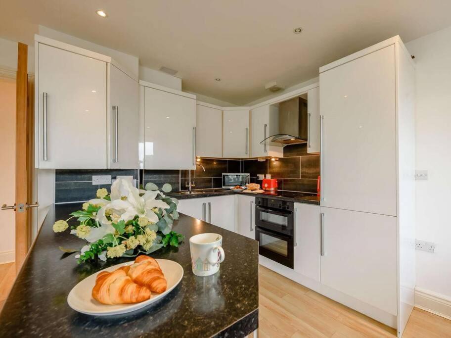 Apartment The Beautifully Flat 3 The Cobourg Sat To Sat Only In School Summer Holidays Tenby