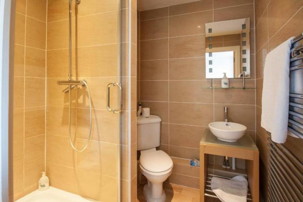The Beautifully Flat 3 The Cobourg Sat To Sat Only In School Summer Holidays Apartment *