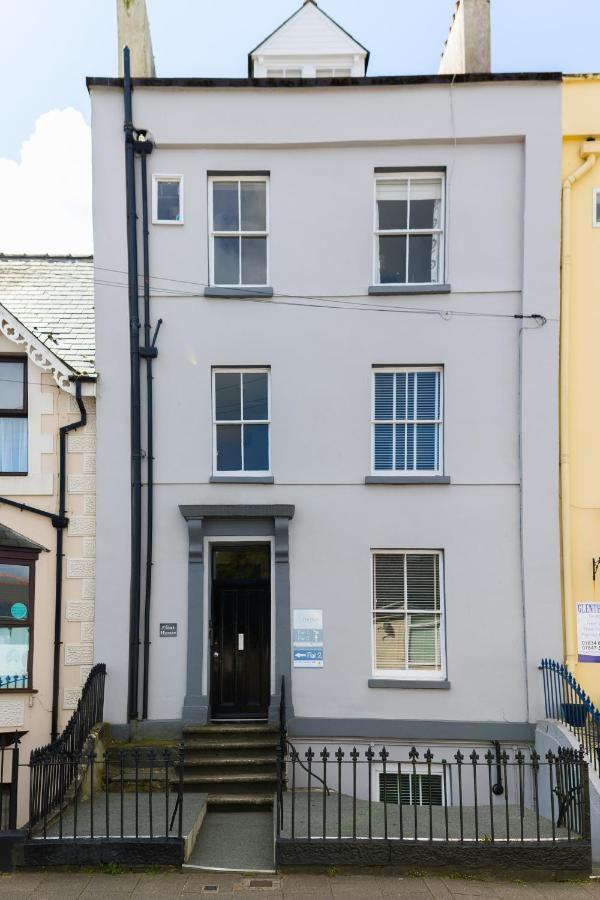 Flat 1 Flint House - 2 Bedroom - Garden - Parking - Dog Friendly