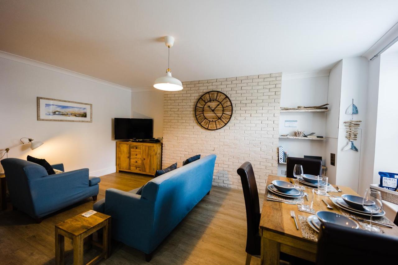 Flat 1 Flint House - 2 Bedroom - Garden - Parking - Dog Friendly Apartment Tenby
