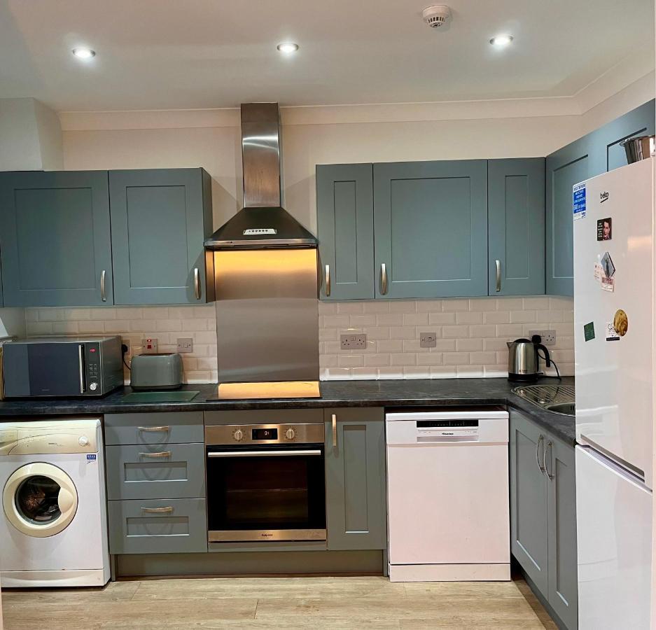 Flat 1 Flint House - 2 Bedroom - Garden - Parking - Dog Friendly Tenby