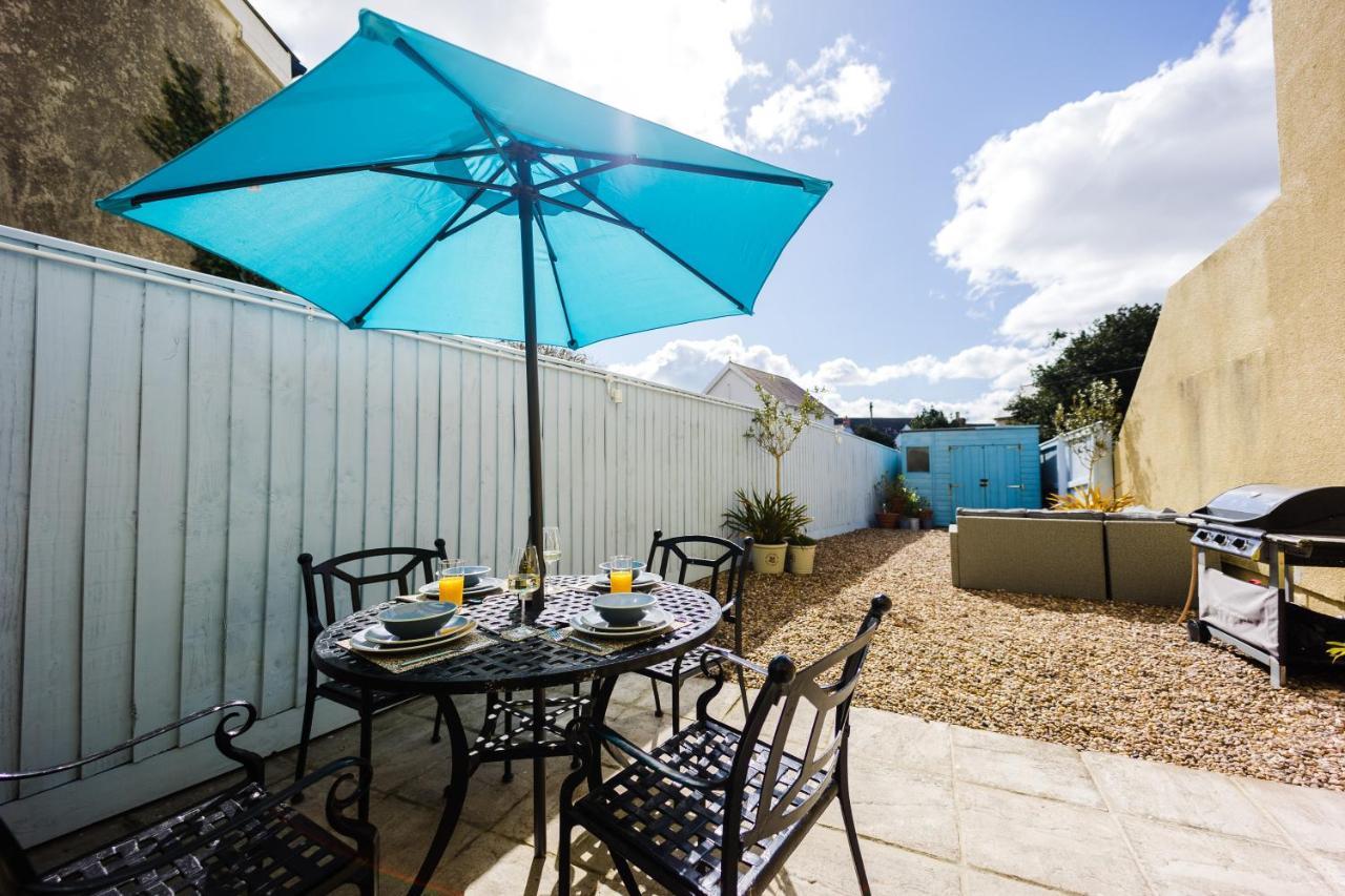 Flat 1 Flint House - 2 Bedroom - Garden - Parking - Dog Friendly * Tenby