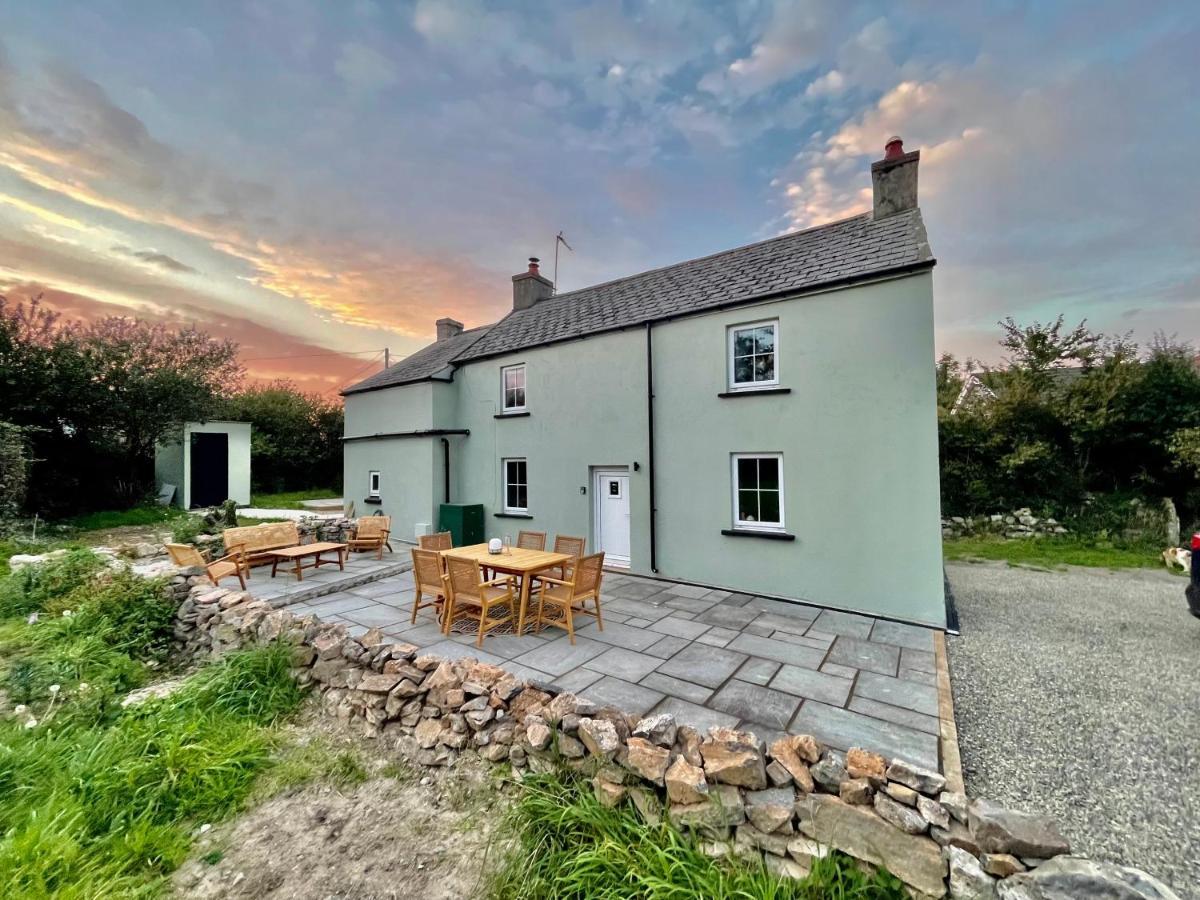 Style House By Flying Stays. Holiday home Tenby