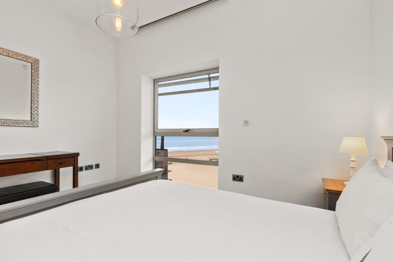 Sea Breeze - Spectacular Sea Views * Tenby