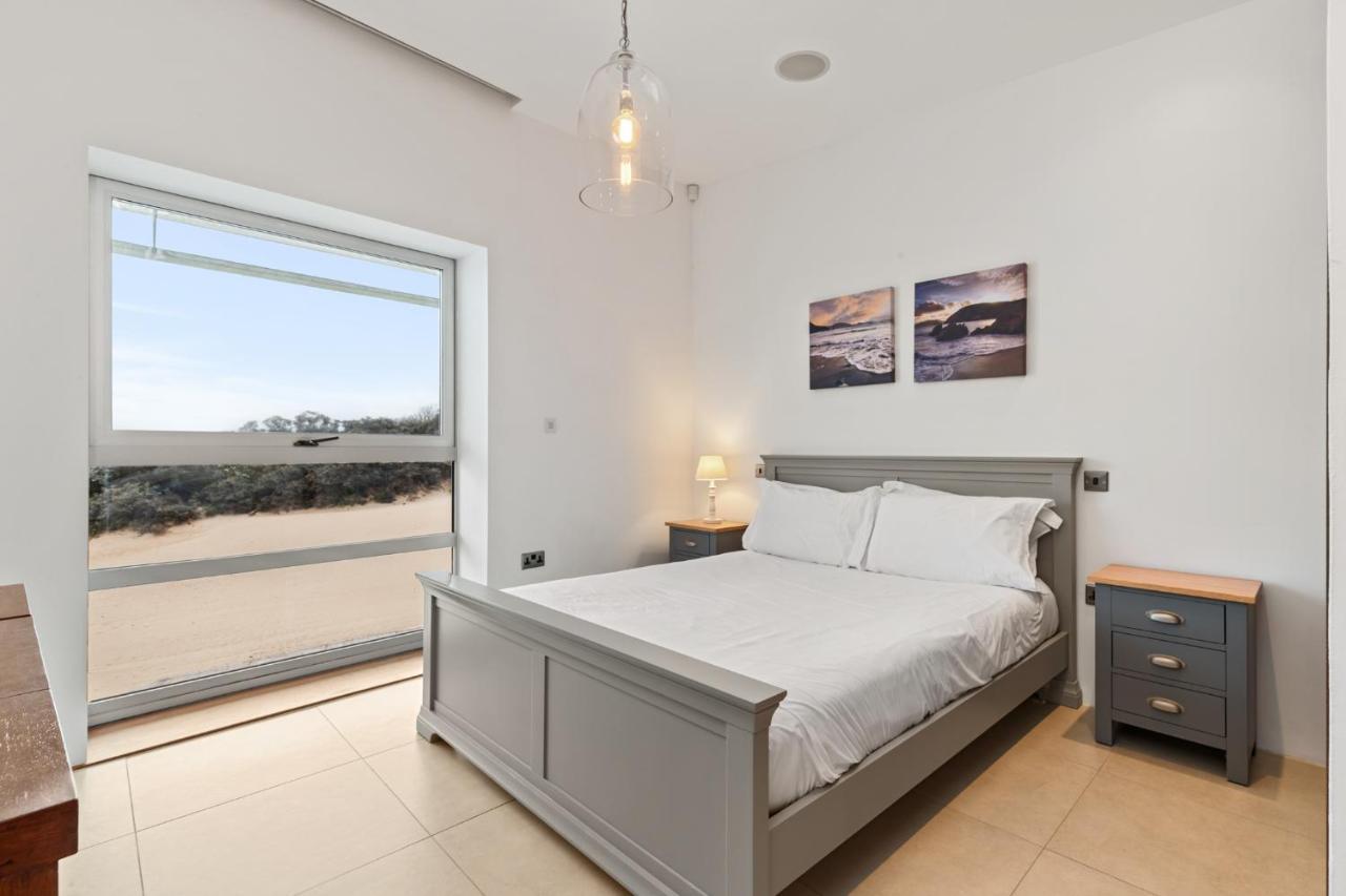 Sea Breeze - Spectacular Sea Views * Tenby