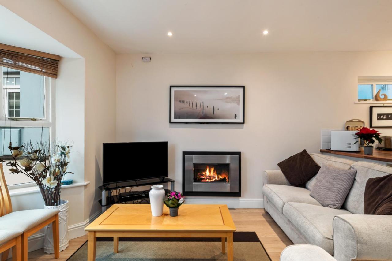 Park Place Court - Close To With Parking Tenby