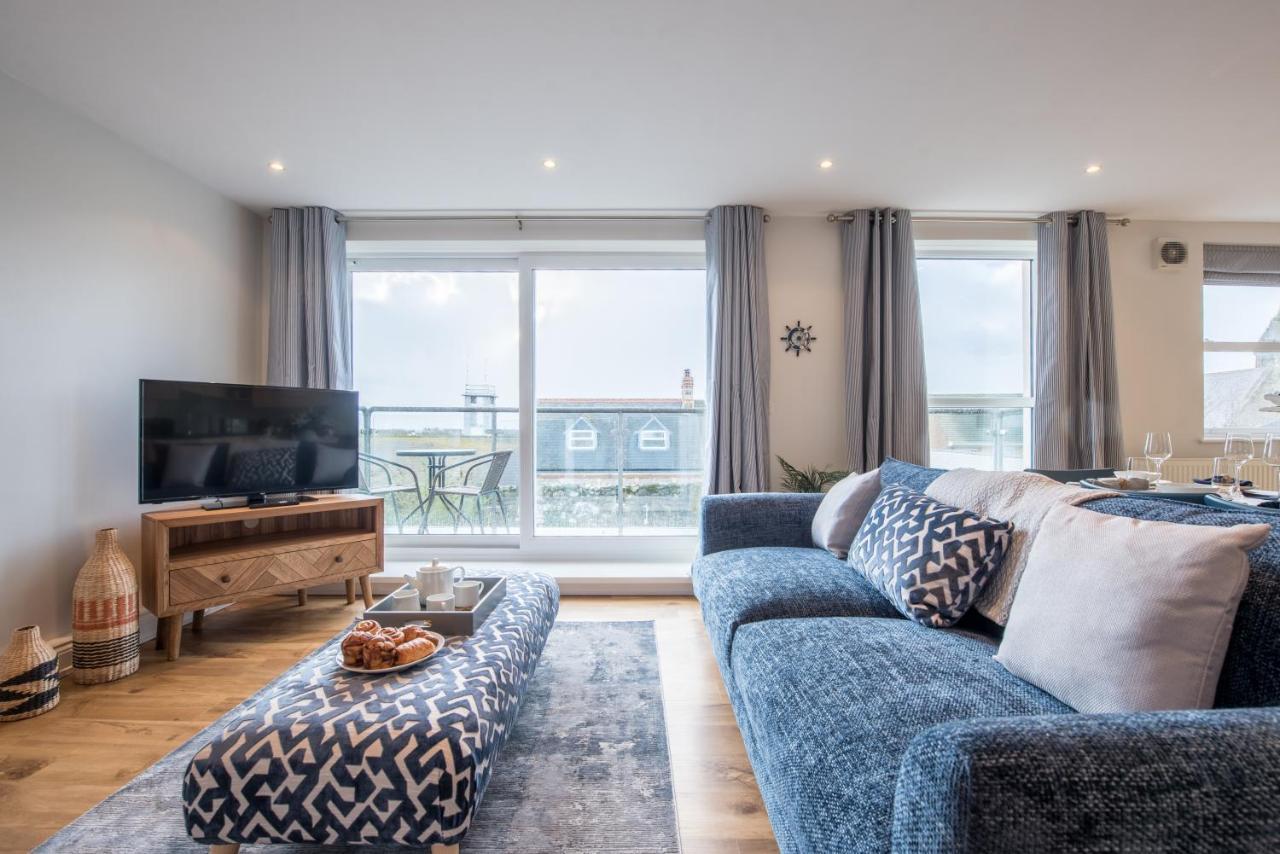 Beautiful With Free Parking Apartment