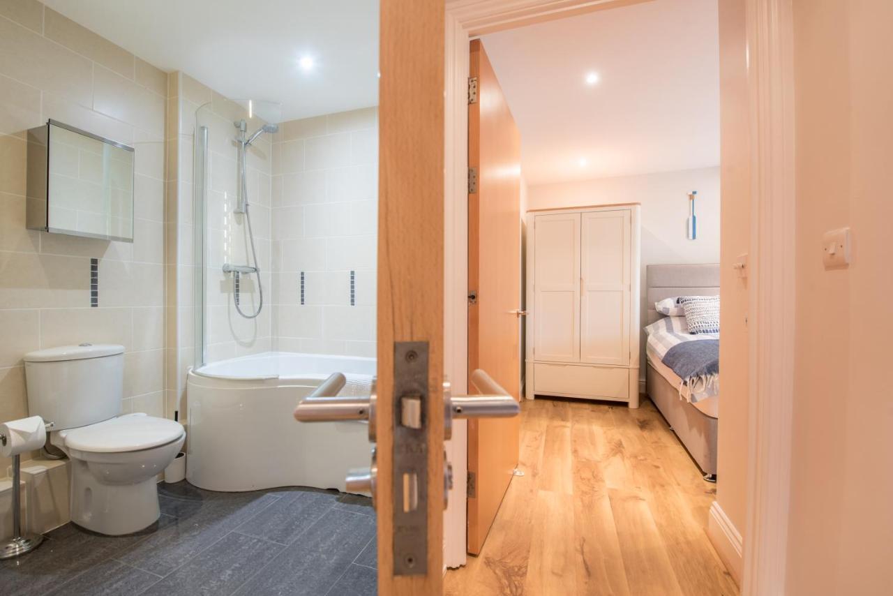 Beautiful With Free Parking Apartment