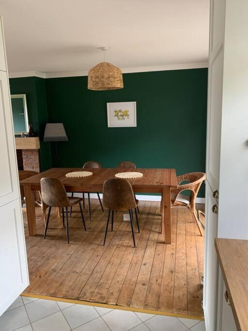 2 Bed Flat With Parking, Pet Apartment Tenby