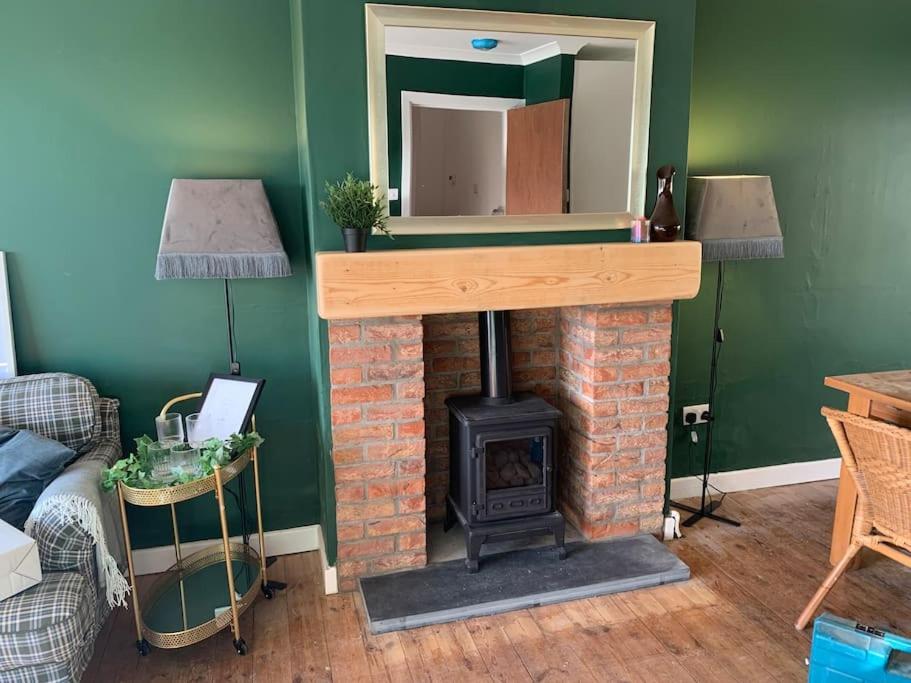 Apartment 2 Bed Flat With Parking, Pet