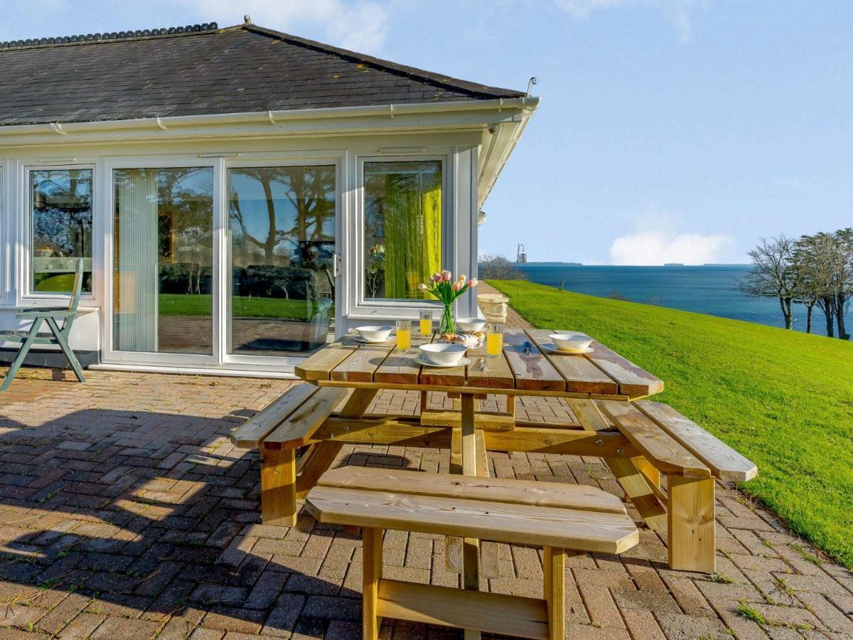 2 Bed In Fb186 Apartment Tenby