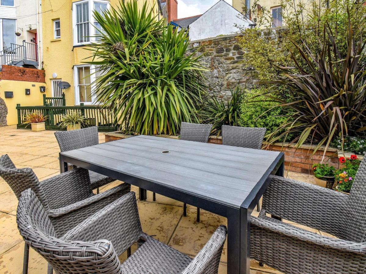2 Bed In 87834 Tenby