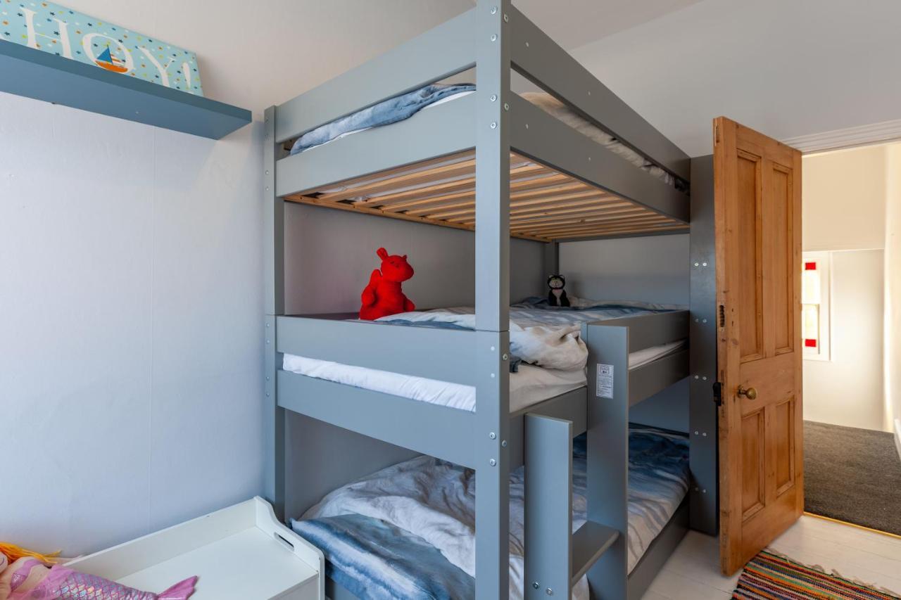Family With Bunk Beds, Courtyard, Tv &
