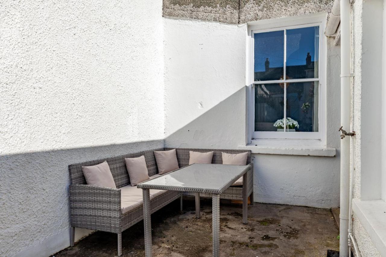 Family With Bunk Beds, Courtyard, Tv & *