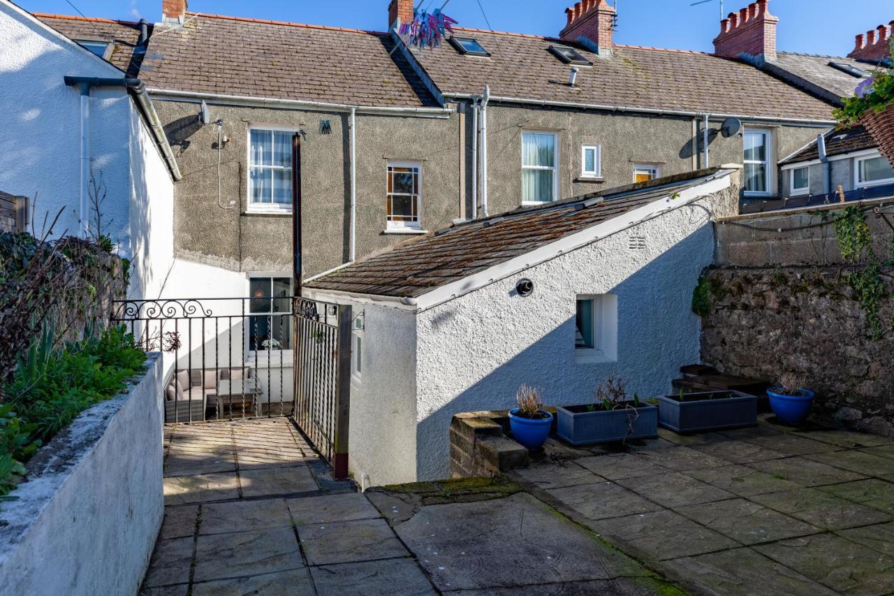 Family With Bunk Beds, Courtyard, Tv & *