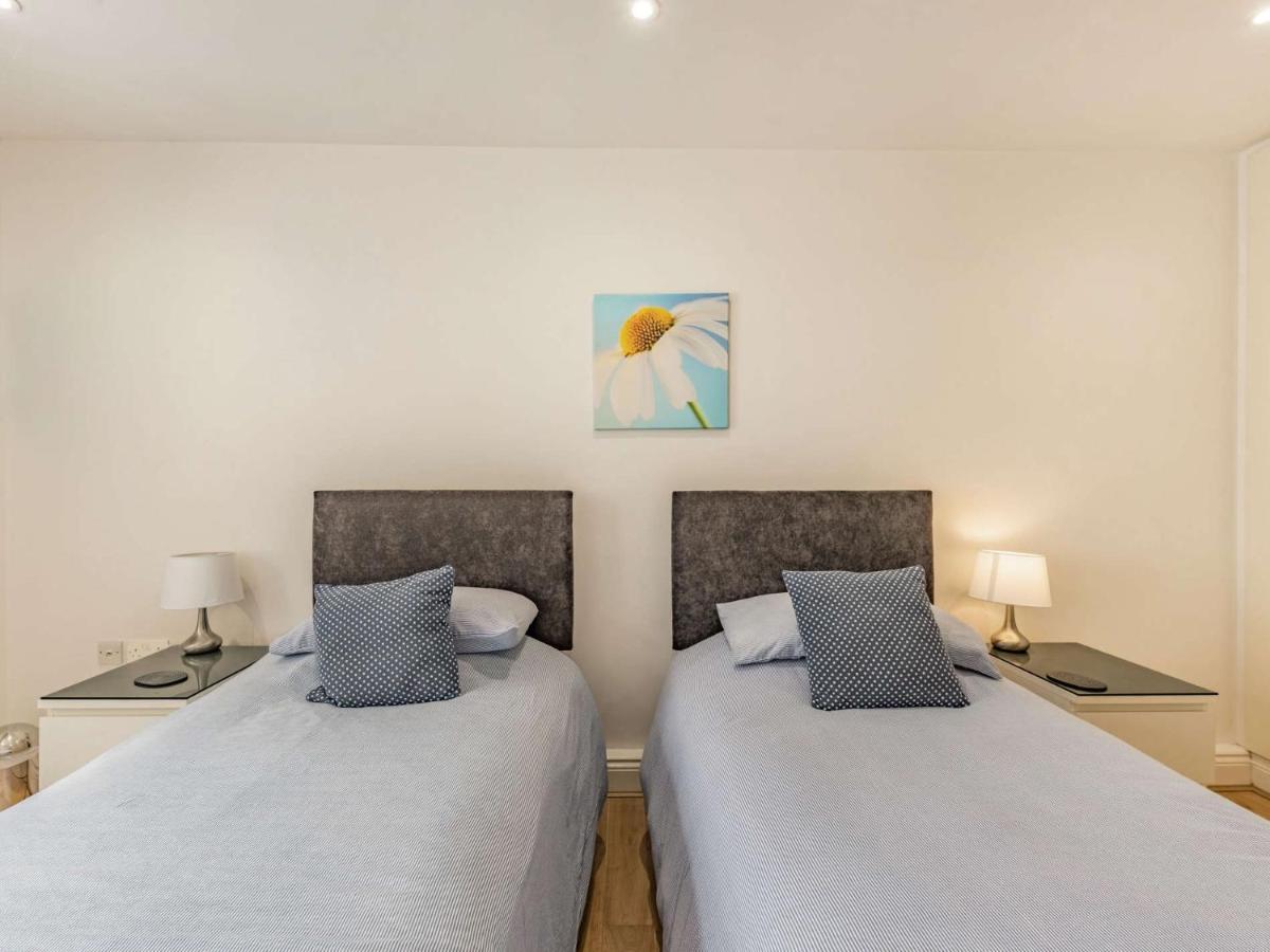 3 Bed In Fb055 *