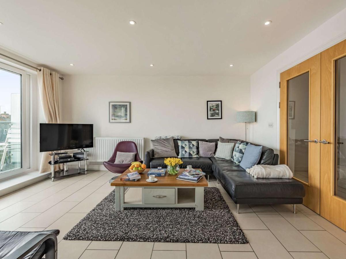 Apartment 3 Bed In Fb055 Tenby