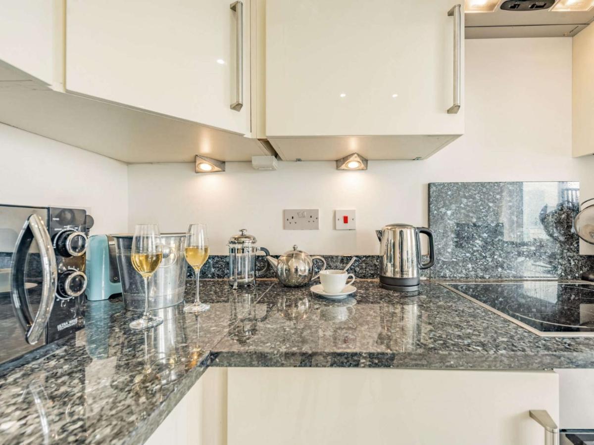 Apartment 3 Bed In Fb055