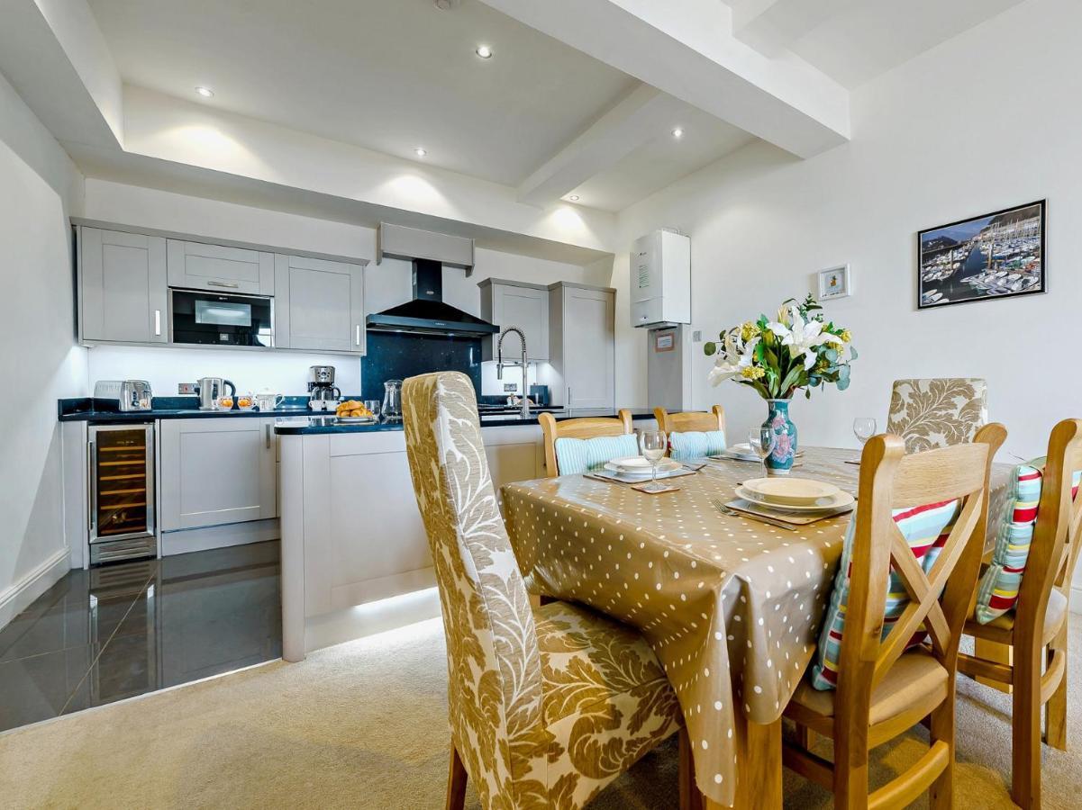 3 Bed In Fb161