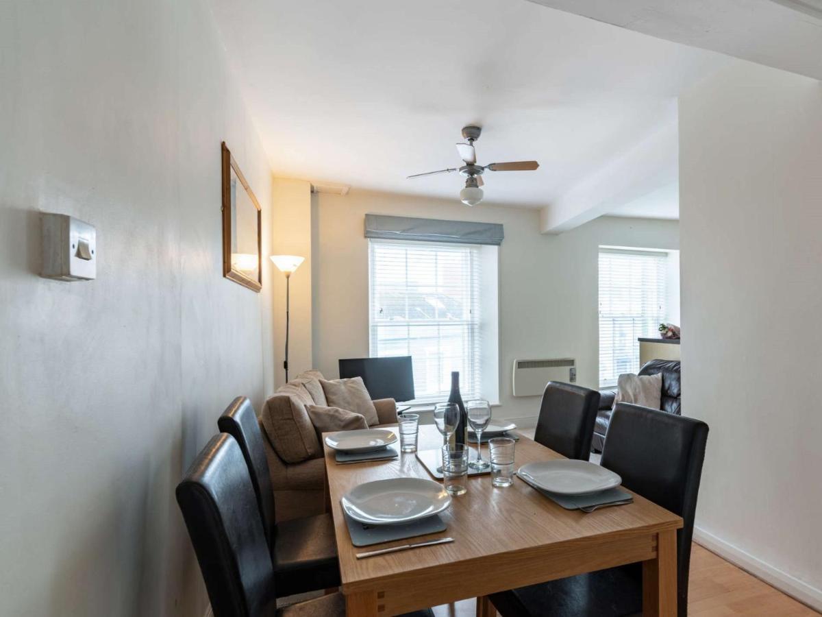 2 Bed In 83211 Tenby