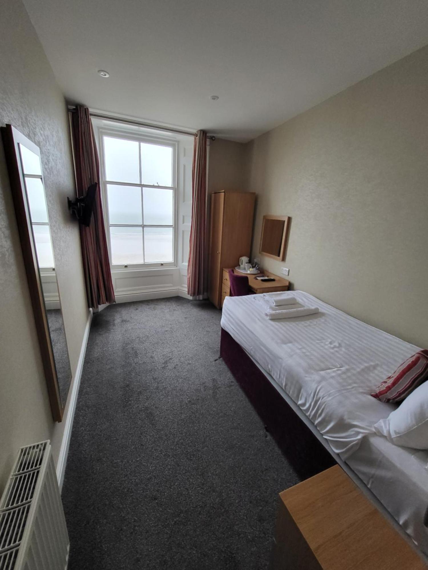 Cliffe Norton Hotel