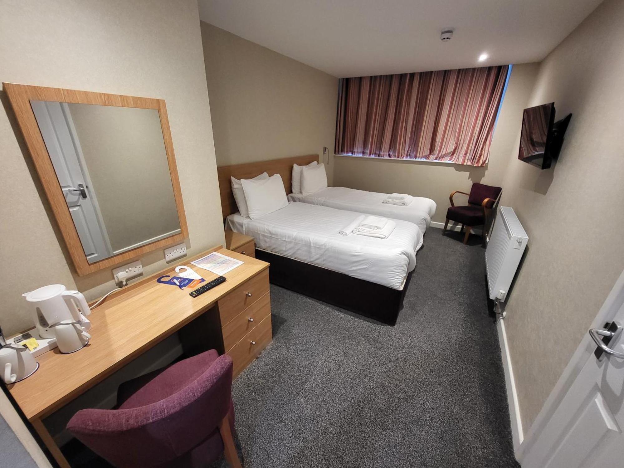 Cliffe Norton Hotel *