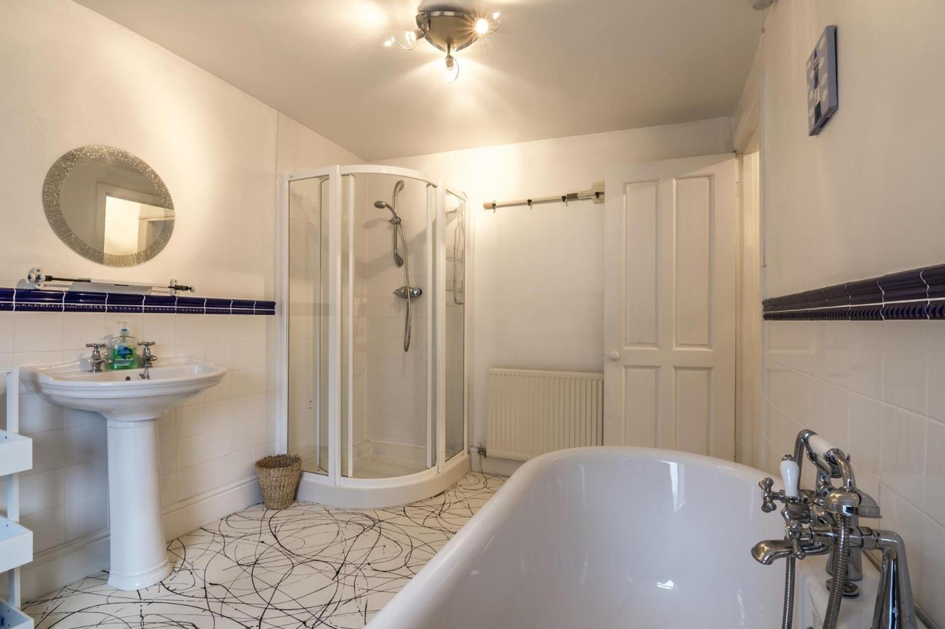 Shell - 2 Bedroom - * Tenby