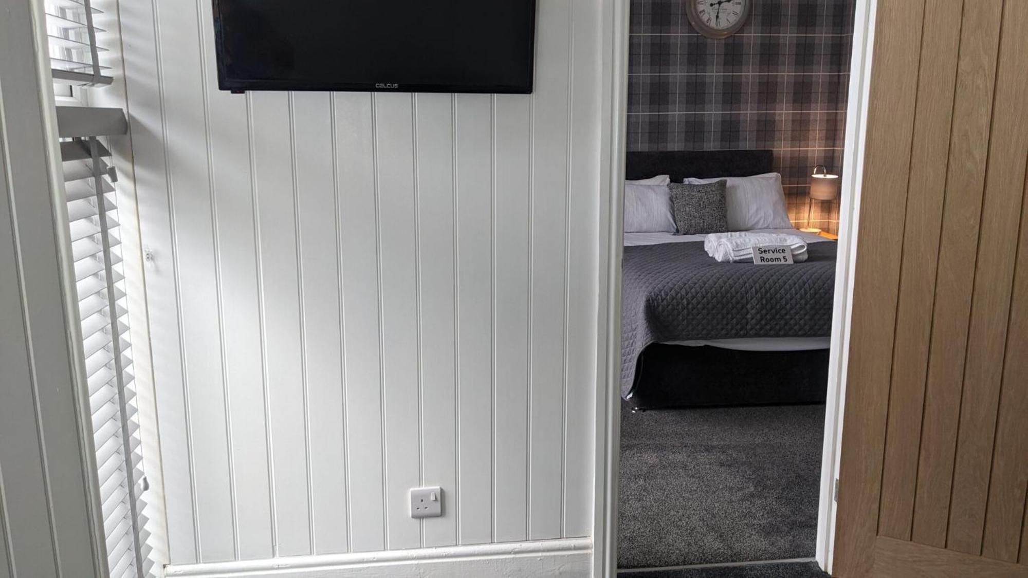 Croyland 3* Tenby