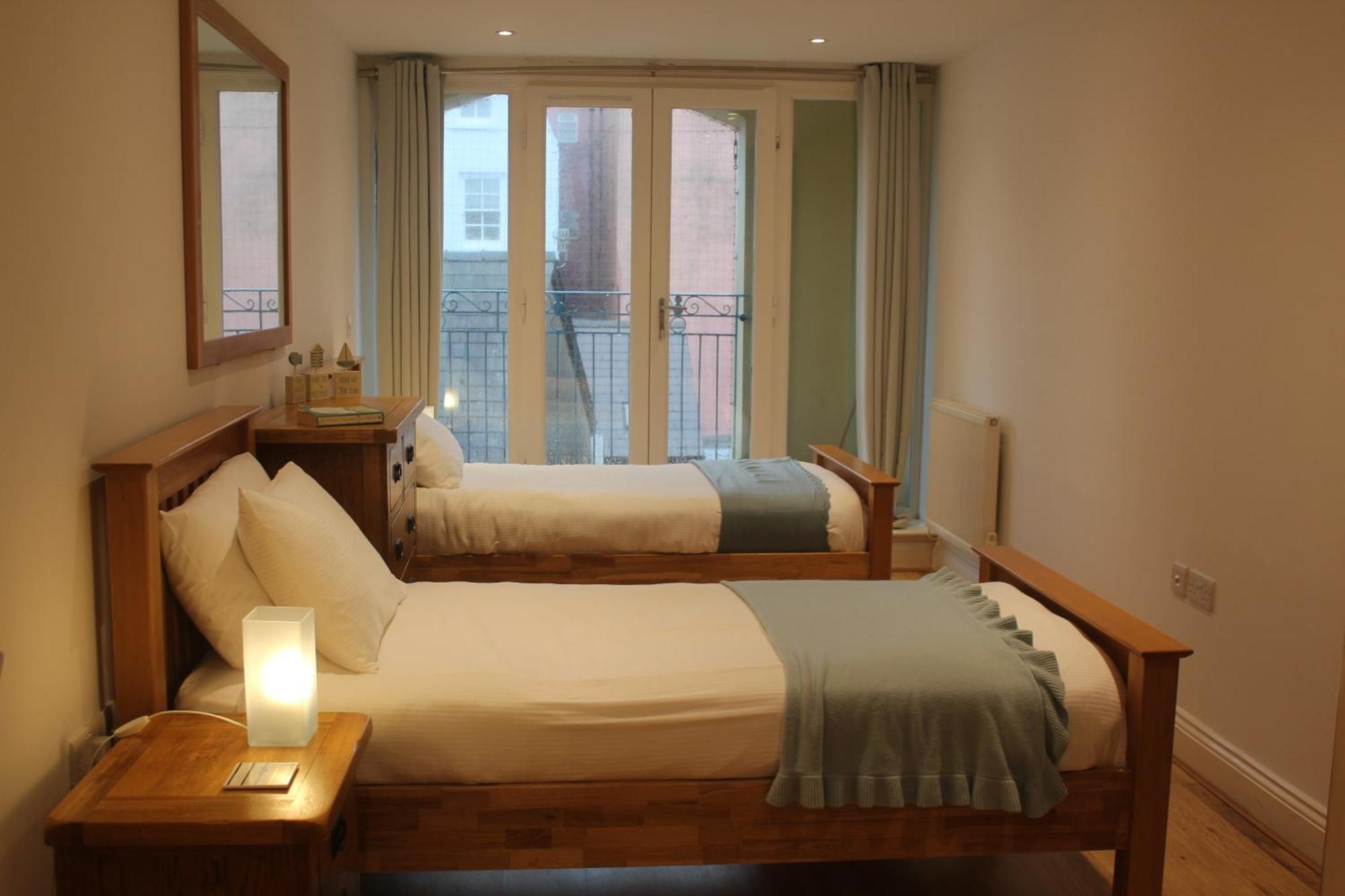 Stylish Flat In & Free Parking Tenby