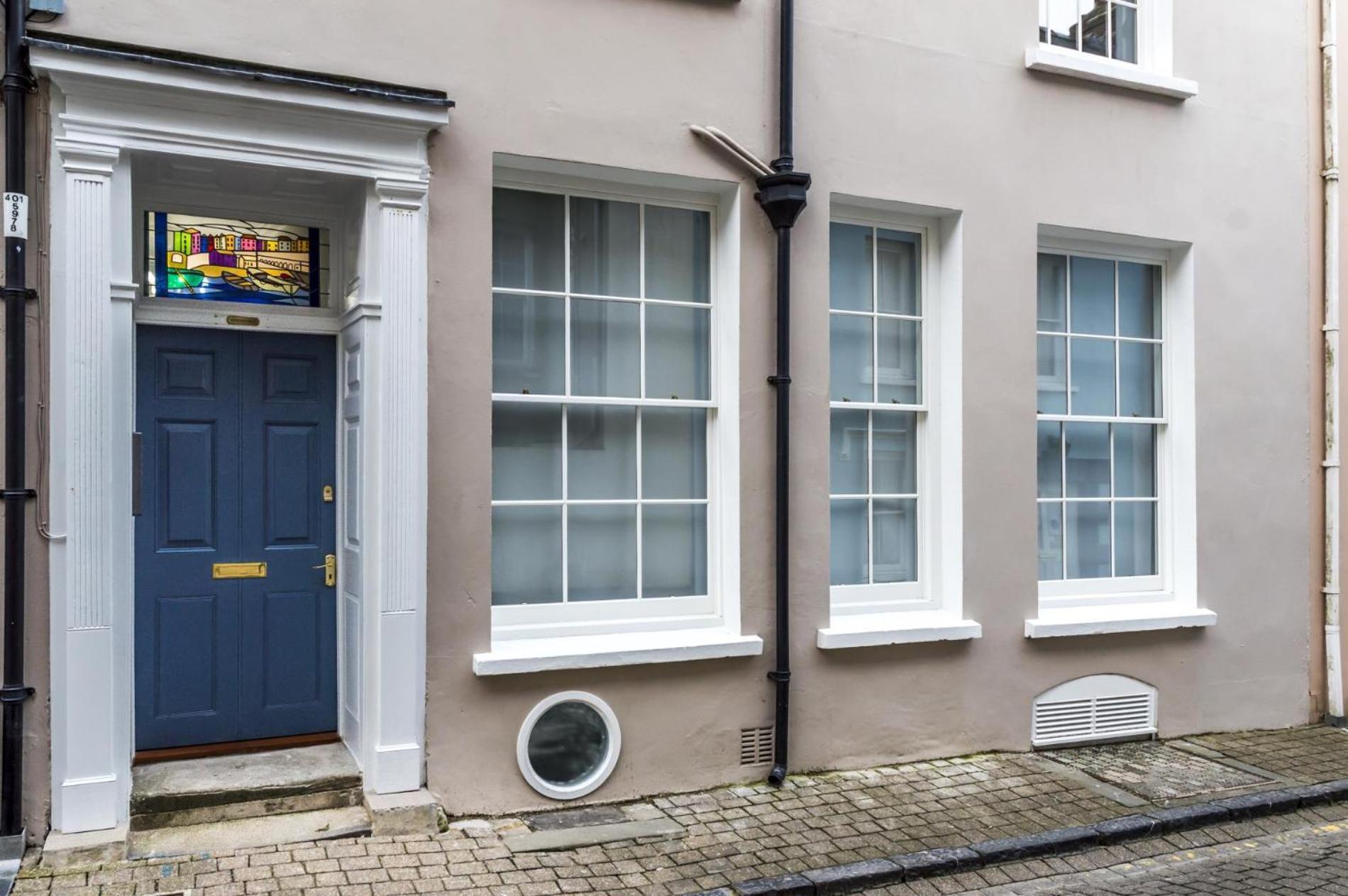 Lady - 2 Bedroom - Apartment Tenby