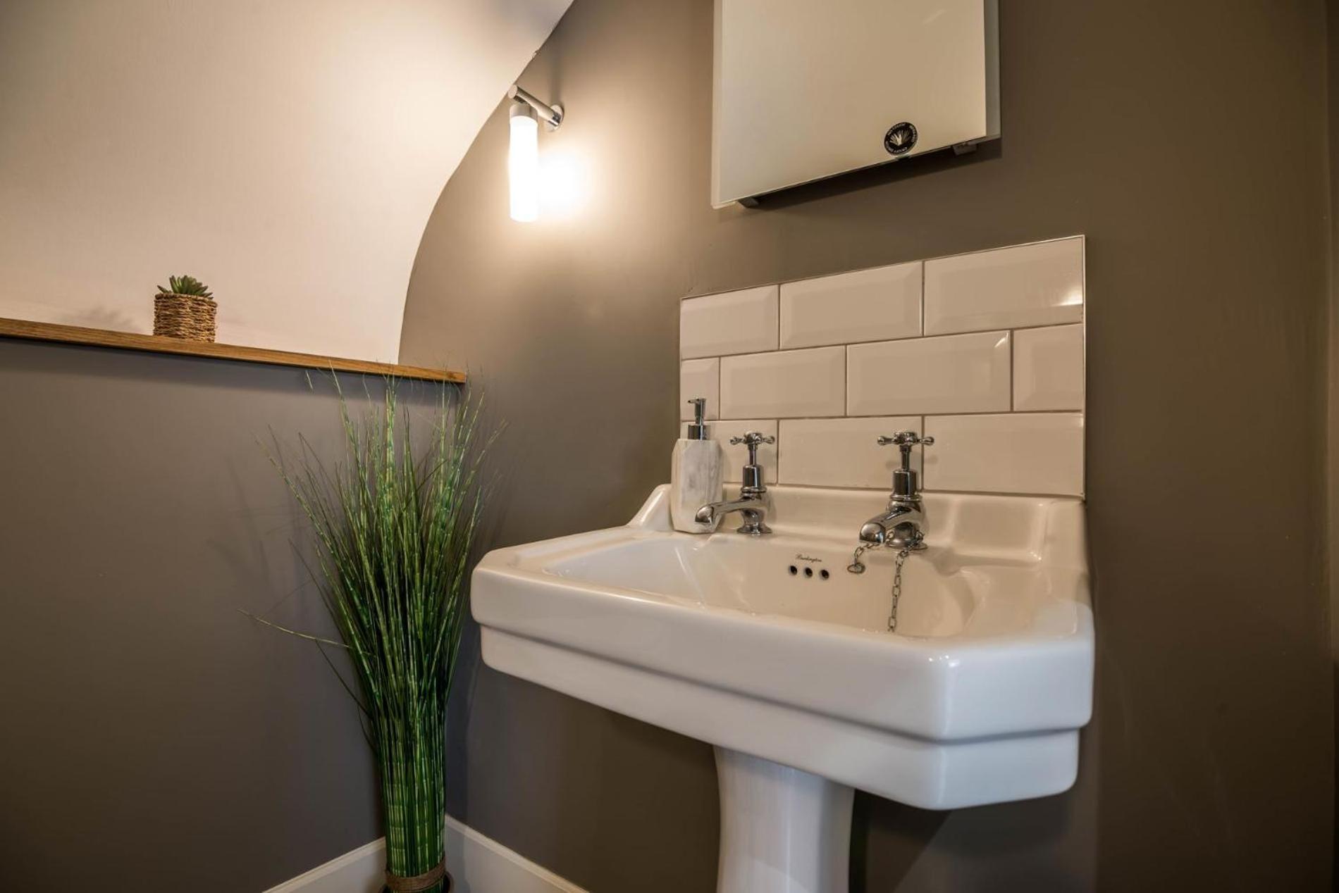 Apartment Lady - 2 Bedroom - *
