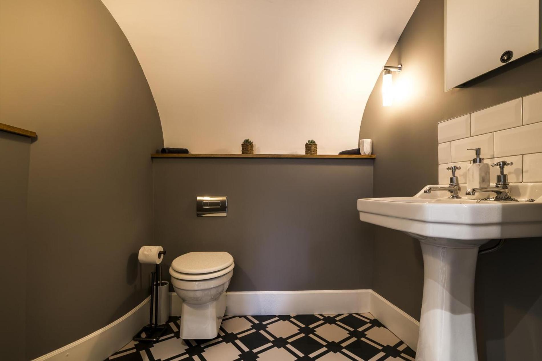 Lady - 2 Bedroom - *