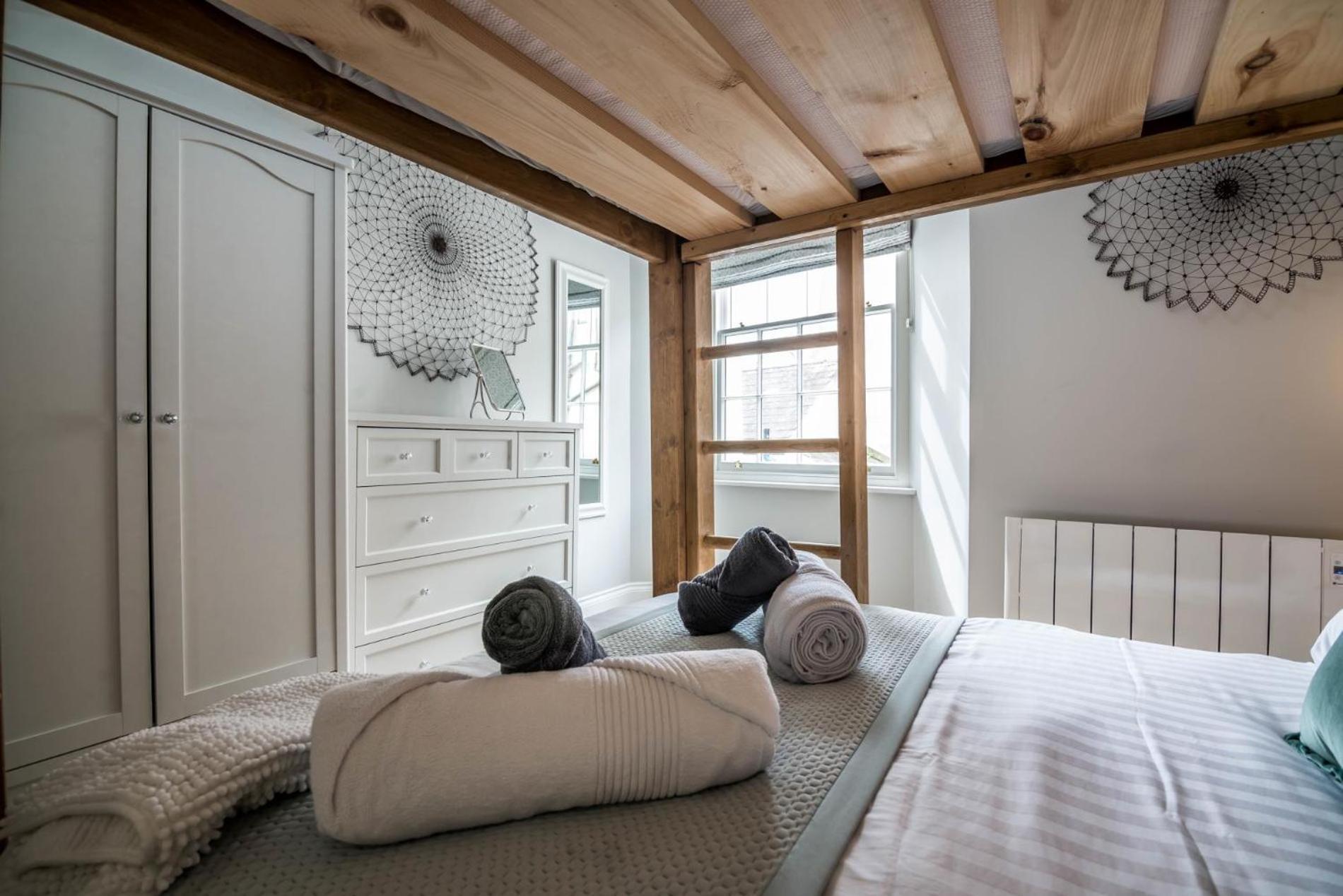 Lady - 2 Bedroom - *