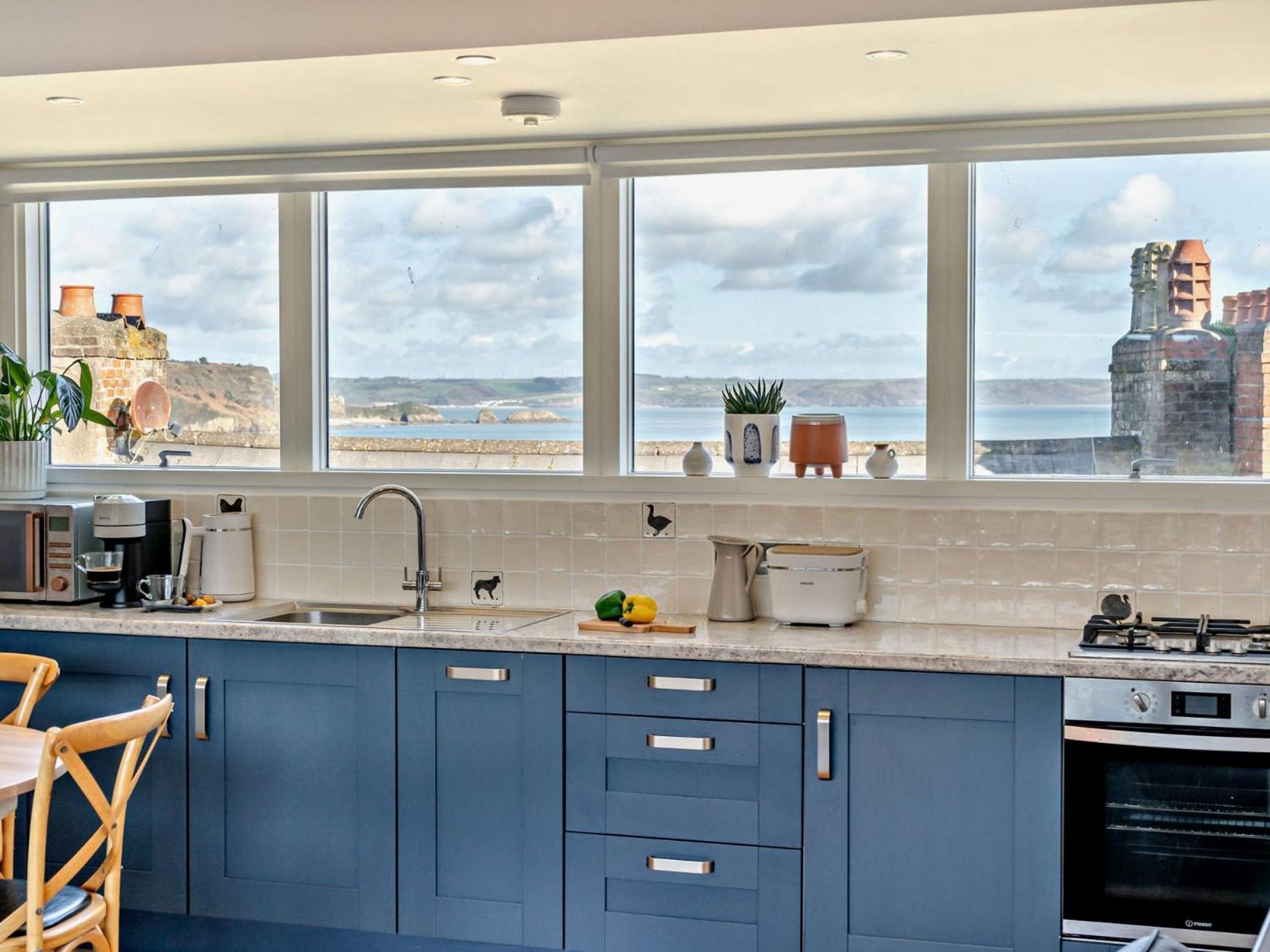 2 Bed In 94318 Holiday home