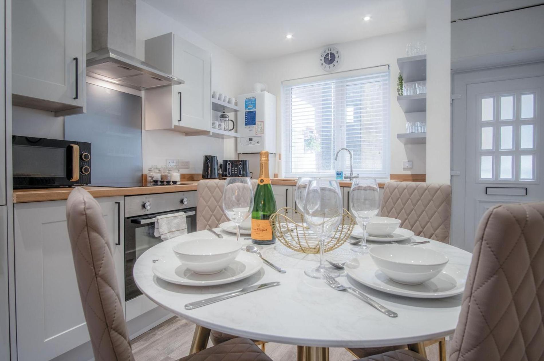 Luxurious Charlton Mews - 2 Bed -