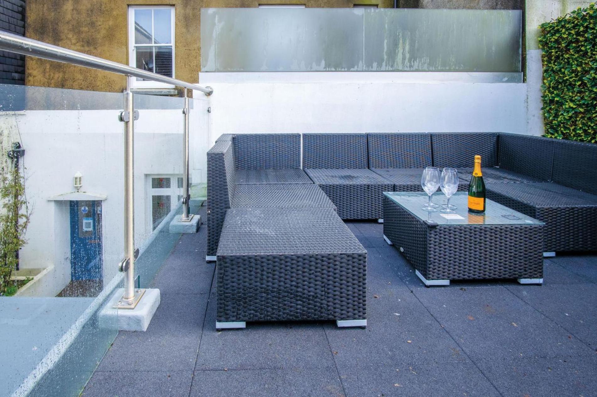 Luxurious Charlton Mews - 2 Bed - *