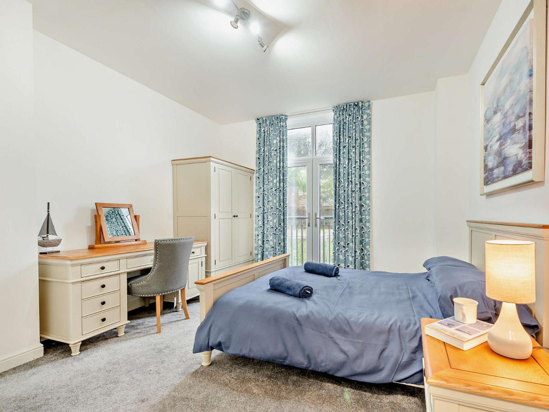 2 Bed In 94175 * Tenby
