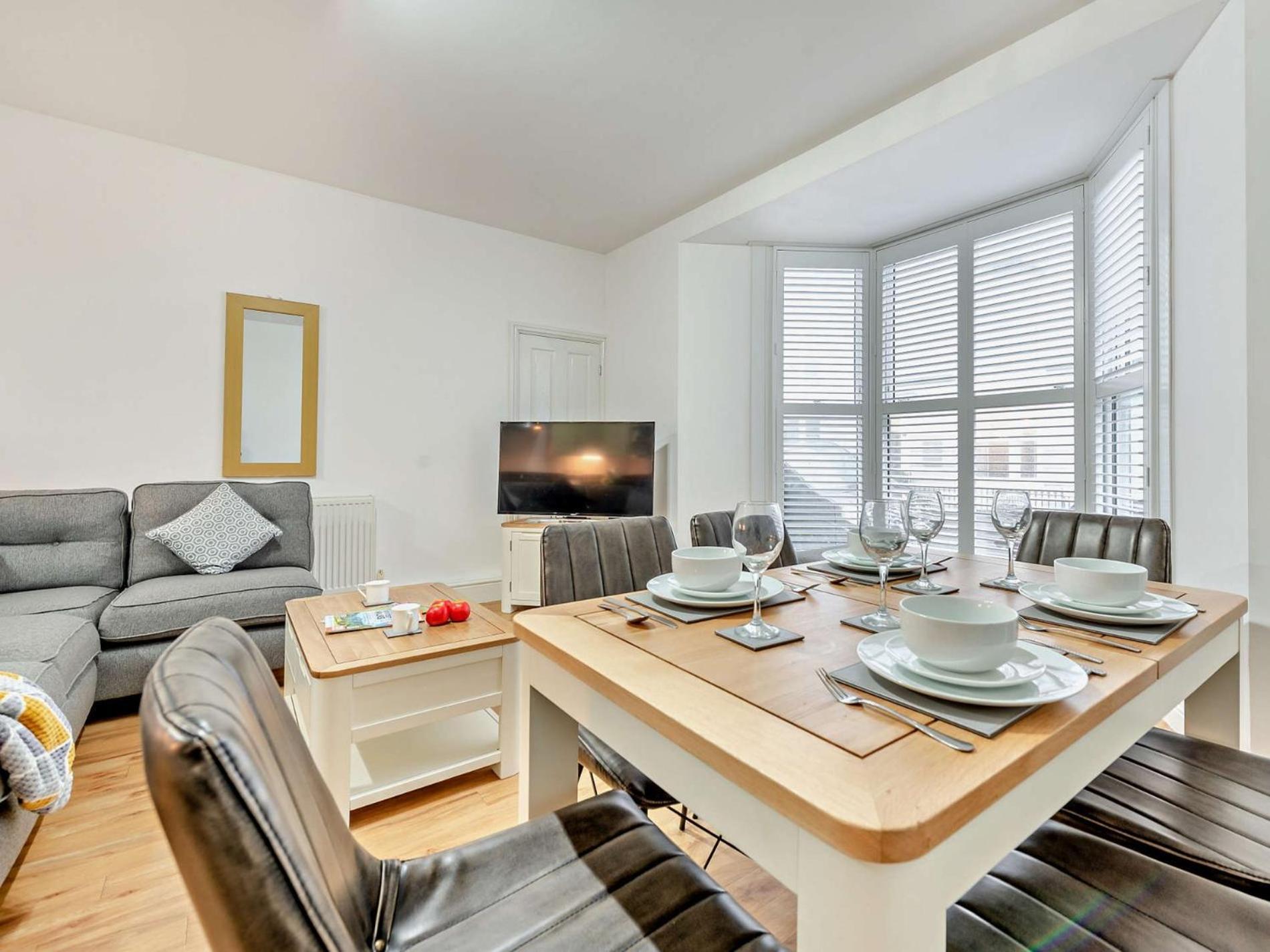 2 Bed In 94175 Tenby