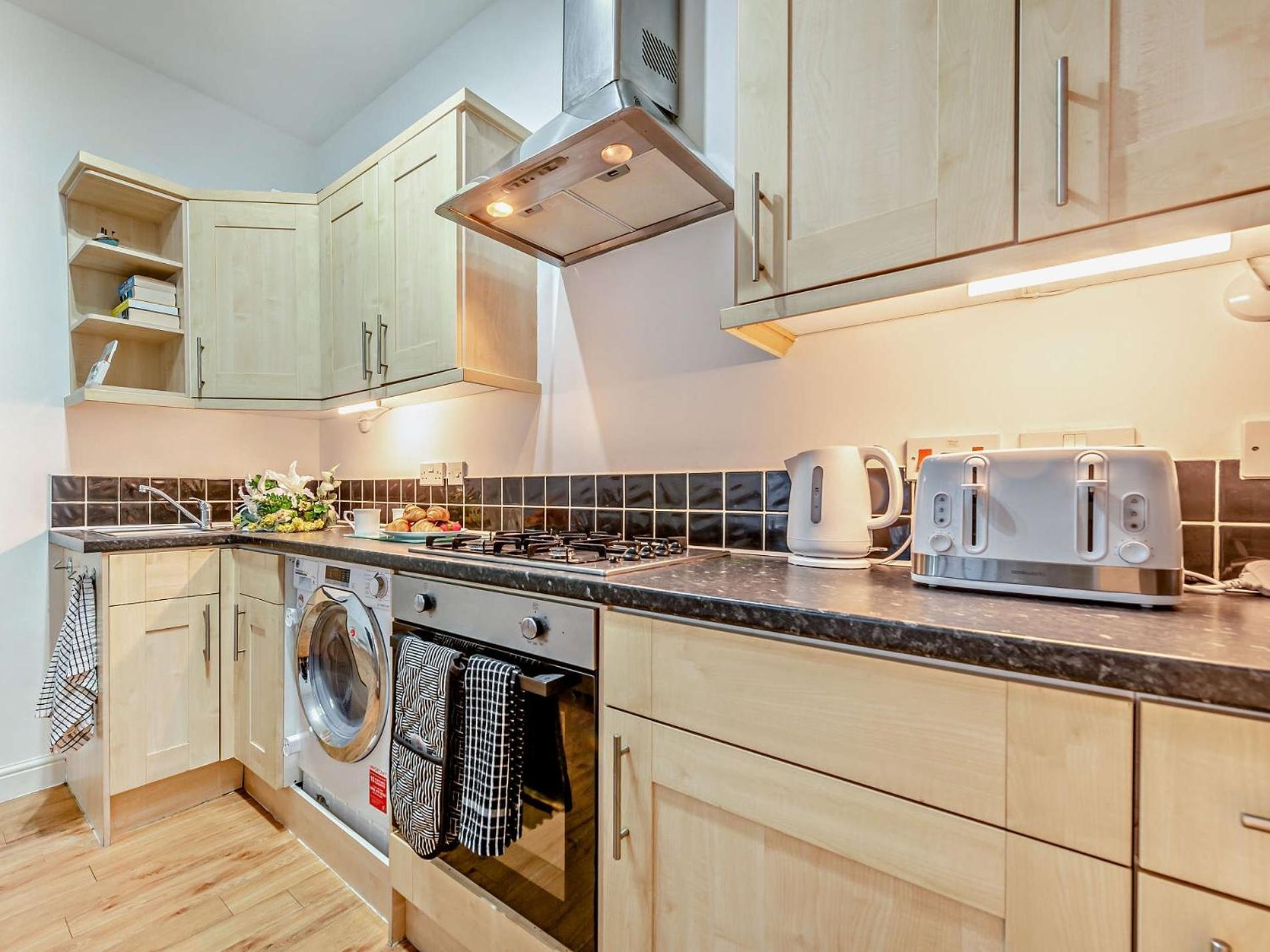 2 Bed In 94175 Holiday home Tenby