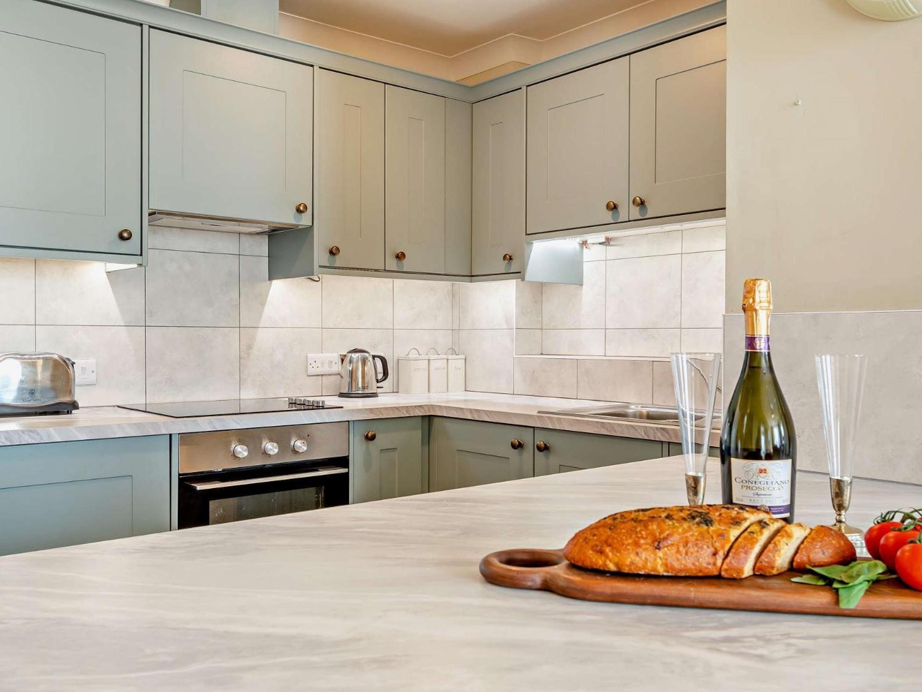 2 Bed In Fb163 * Tenby