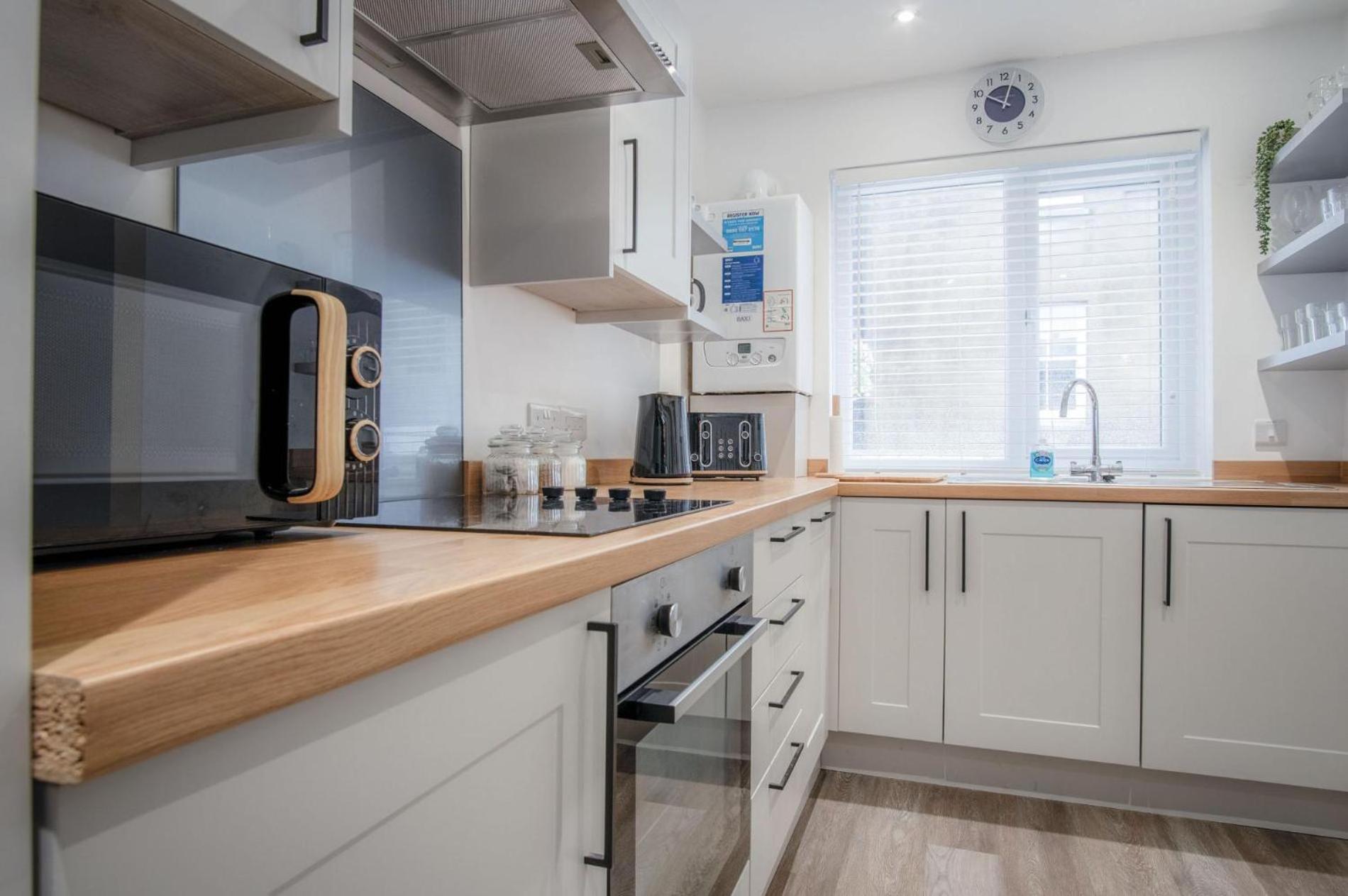 Luxurious Charlton Mews - 2 Bed - *