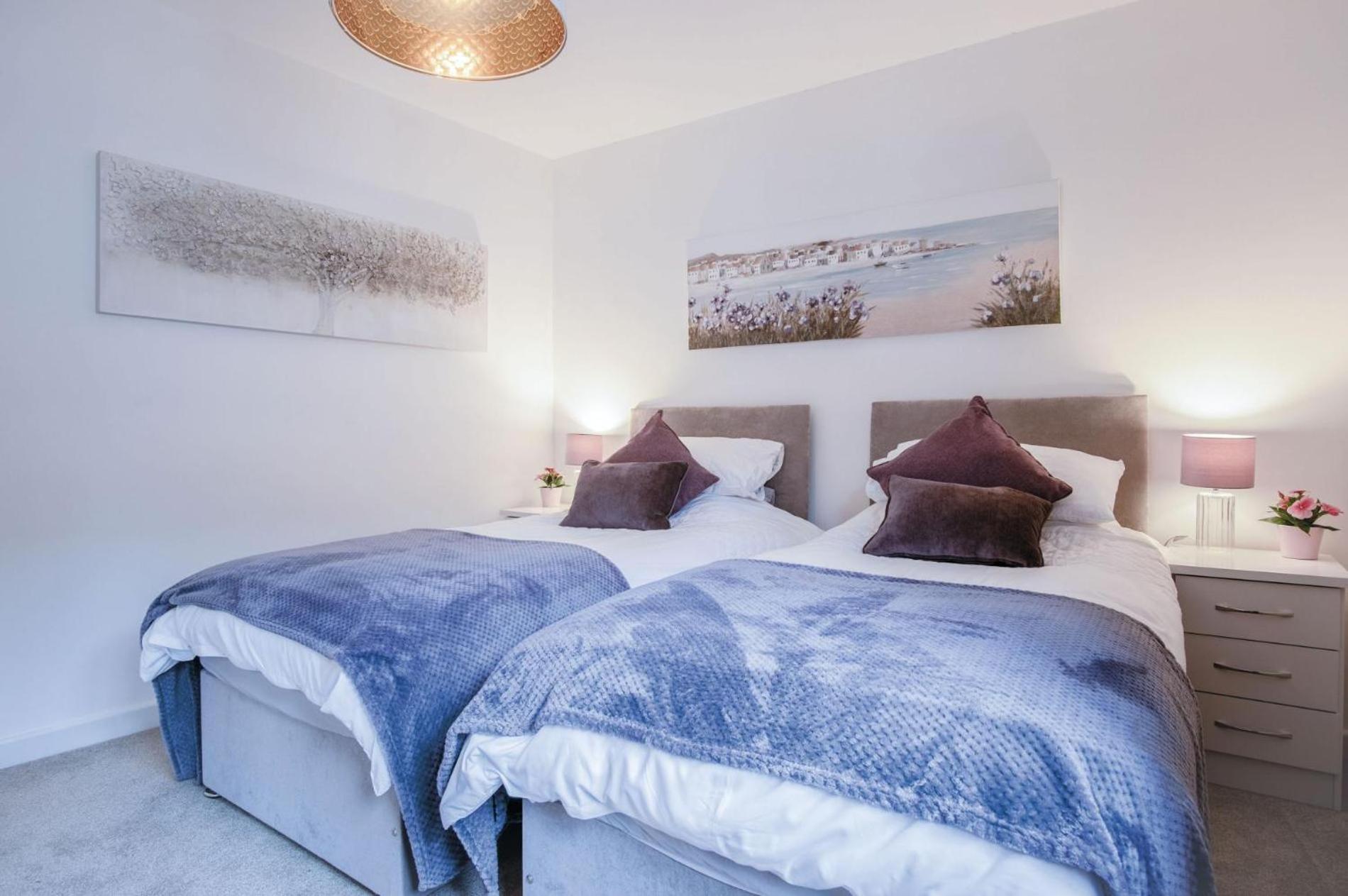 Luxurious Charlton Mews - 2 Bed - *