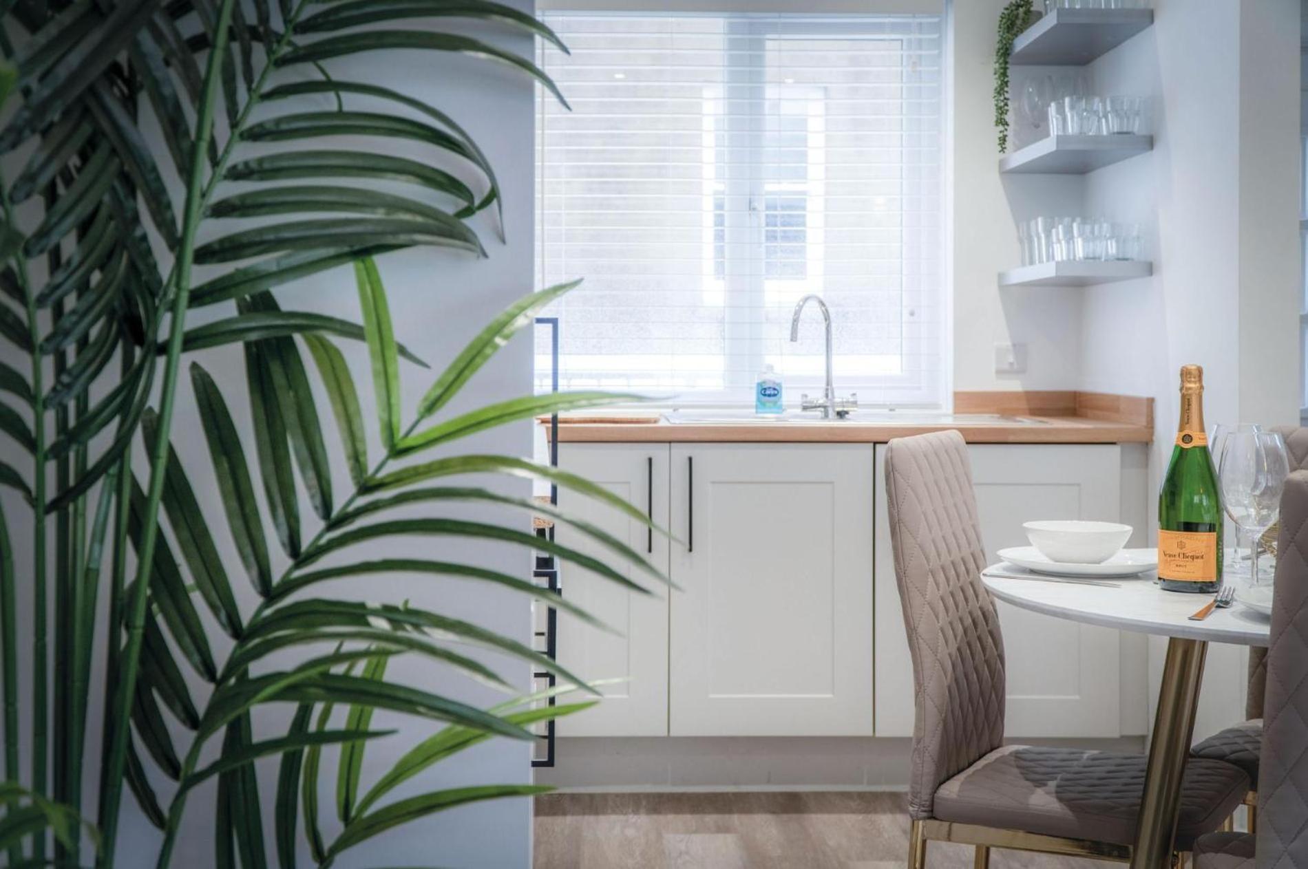 Luxurious Charlton Mews - 2 Bed -