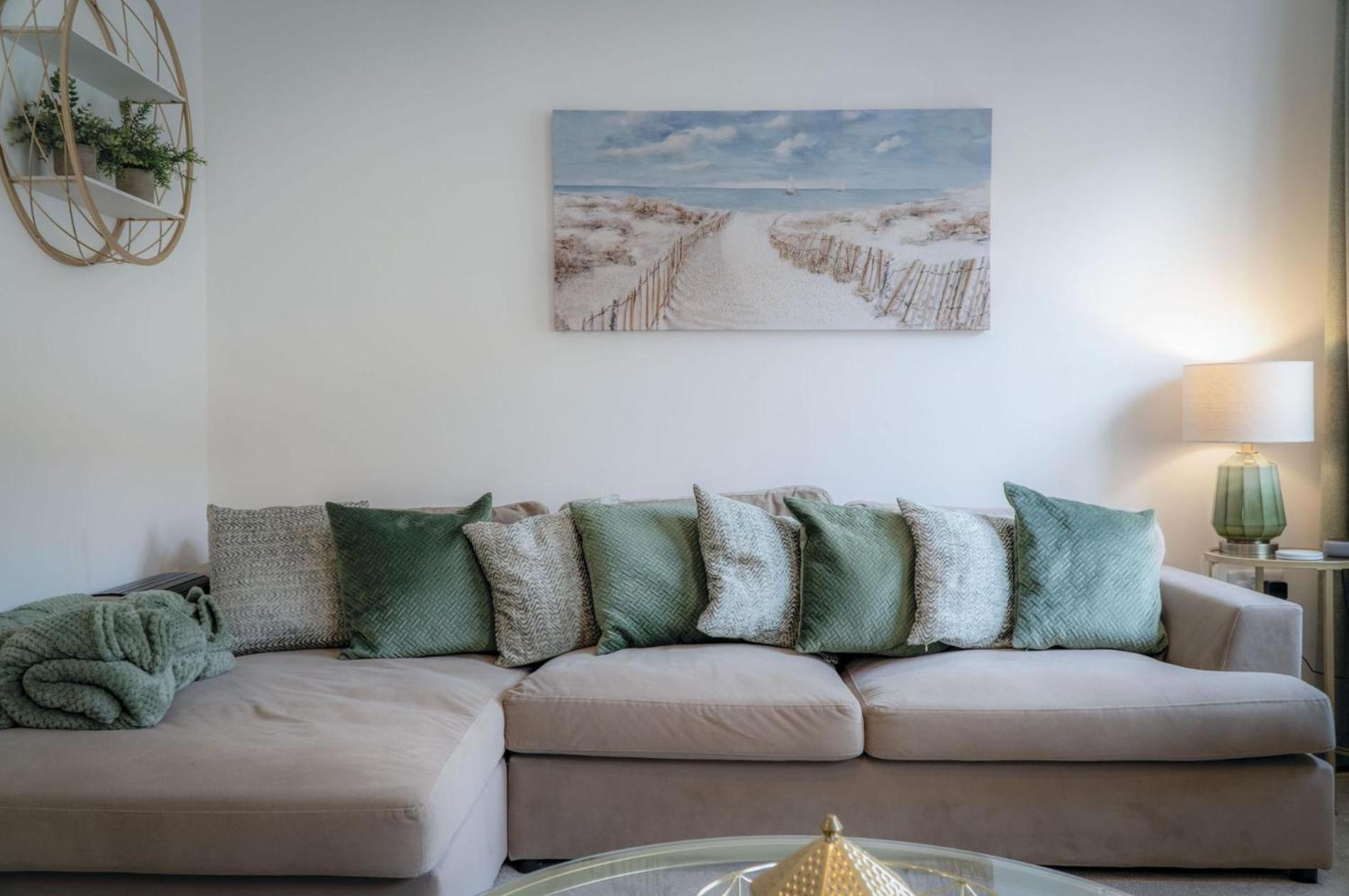 Luxurious Charlton Mews - 2 Bed - Apartment